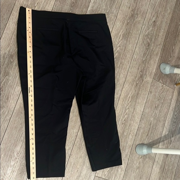 Dana Buchman Black Ankle Cropped Pants - Picture 7 of 9
